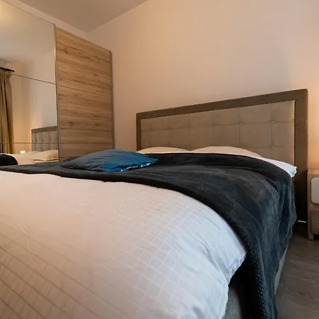 Lake View Apt W/ Balcony, Amazing View Over The Lake & Free Parking Near Iulius Mall Apartamento