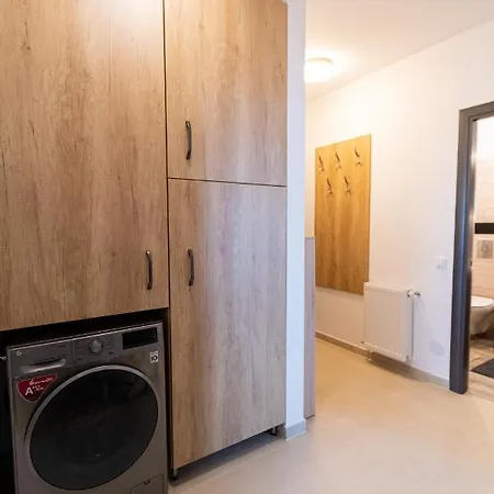 Apartamento Lake View Apt W/ Balcony, Amazing View Over The Lake & Free Parking Near Iulius Mall